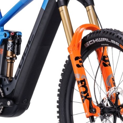 CUBE Stereo Hybrid 140 HPC Actionteam 750 pri jazde v technickom teréne – stabilita a kontrola v každej situácii